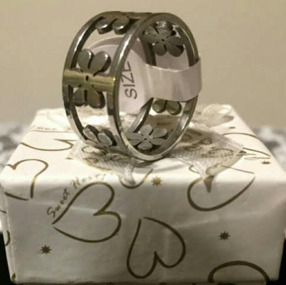 💖Restocked!!💖Titanium Stainless Steel Ring - Picture 5 of 8